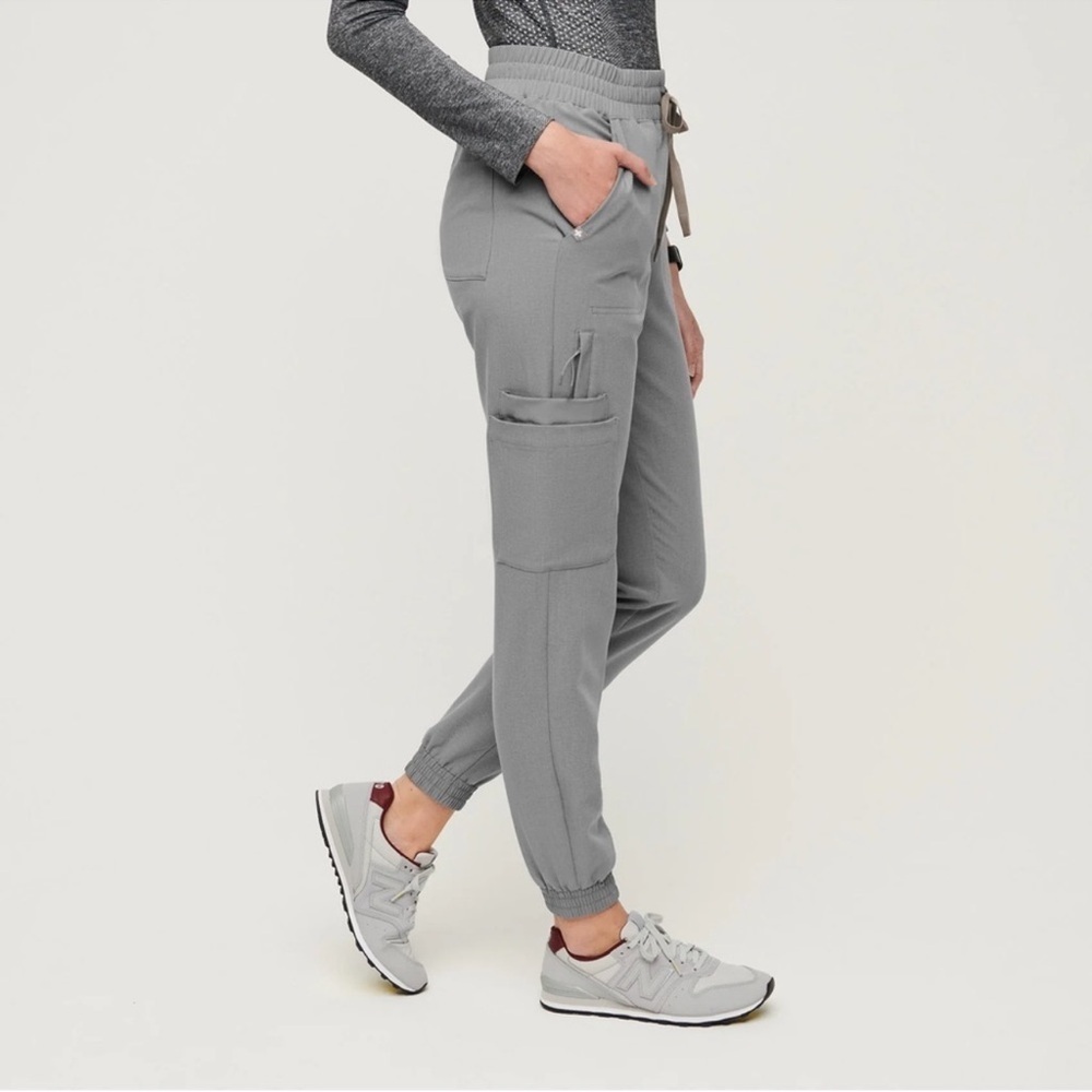 Figs Charlotte 21 Pocket Slim Scrub Pants
